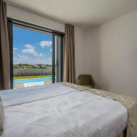 La Reina Бртонигла