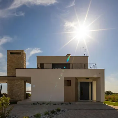 La Reina Бртонигла