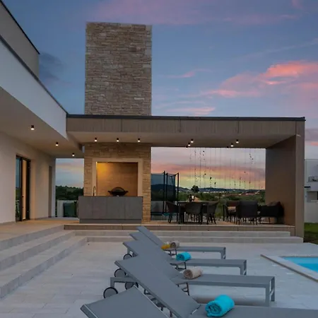 La Reina Дом отдыха Бртонигла