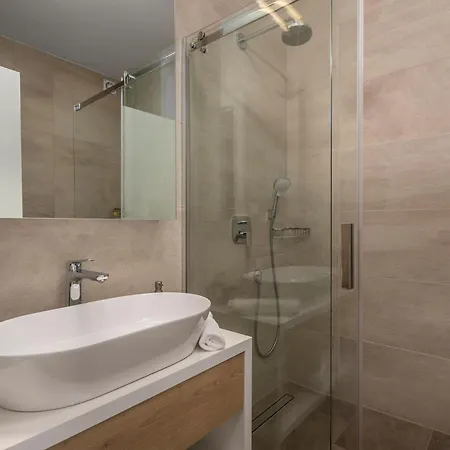 La Reina Дом отдыха Бртонигла