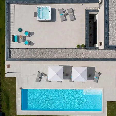 La Reina Бртонигла